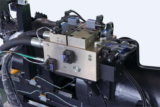 Hydraulic valve block with connected hoses and fittings