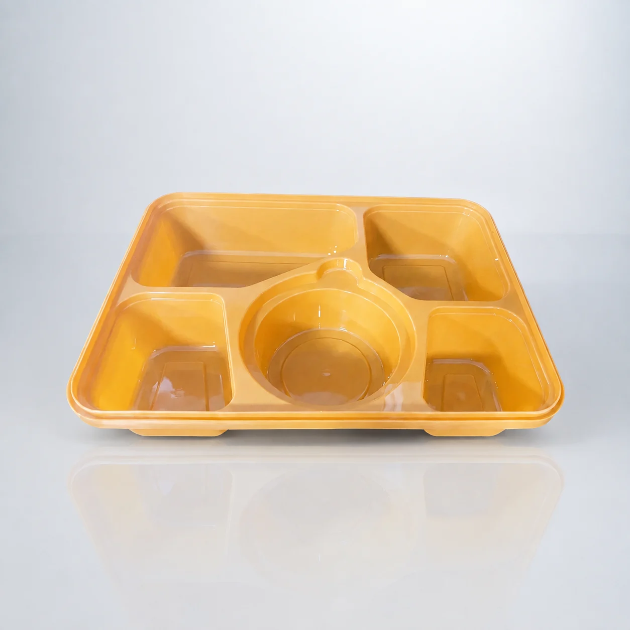 Rectangular containers for a thin-wall food-container mold brief