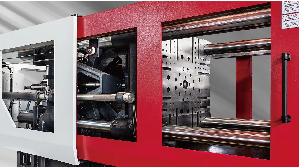 Reinforced platen and tie-bar area on the HMD M8SII paint bucket machine