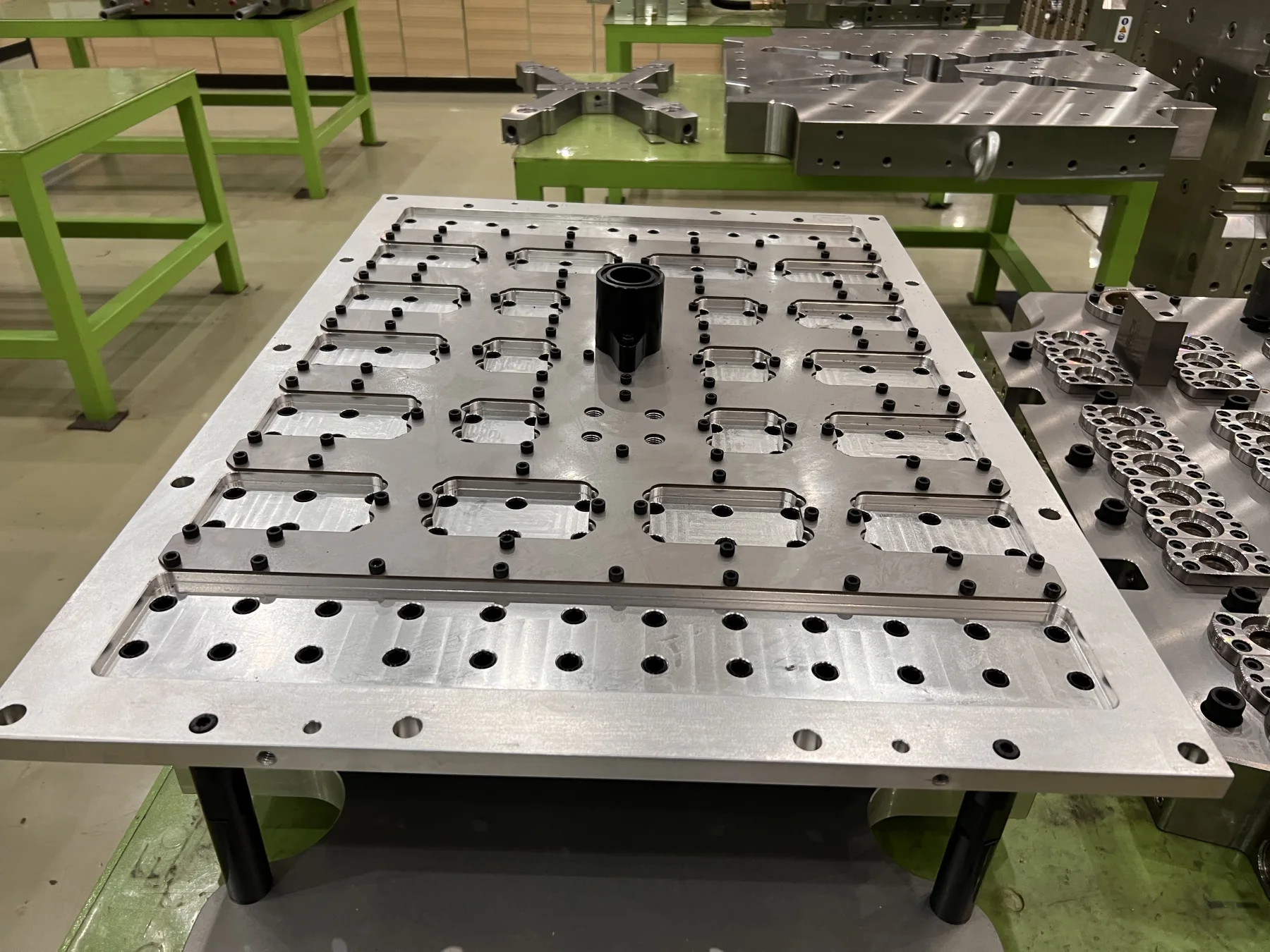 Balanced melt delivery supports cavity consistency