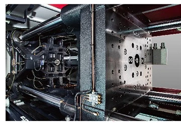 Extended ejection area in the HWAMDA PET machine clamping unit